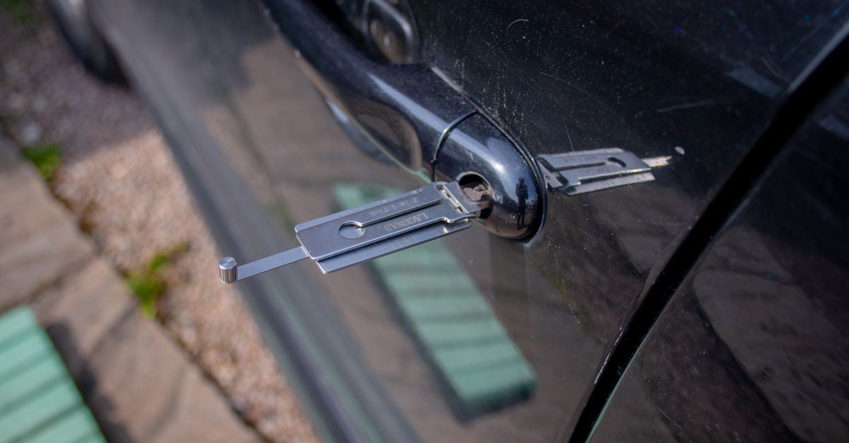 locksmith service technician — John Locksmiths