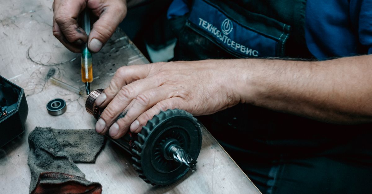 locksmith service technician — John Locksmiths
